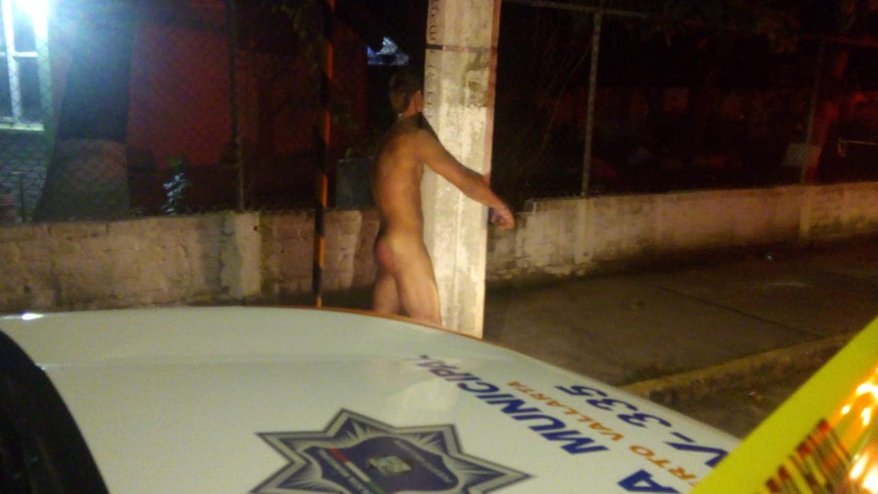 'Justicieros' nocturnos amarran y desnudan a supuestos ladrones en México: ¿héroes o delicuentes?