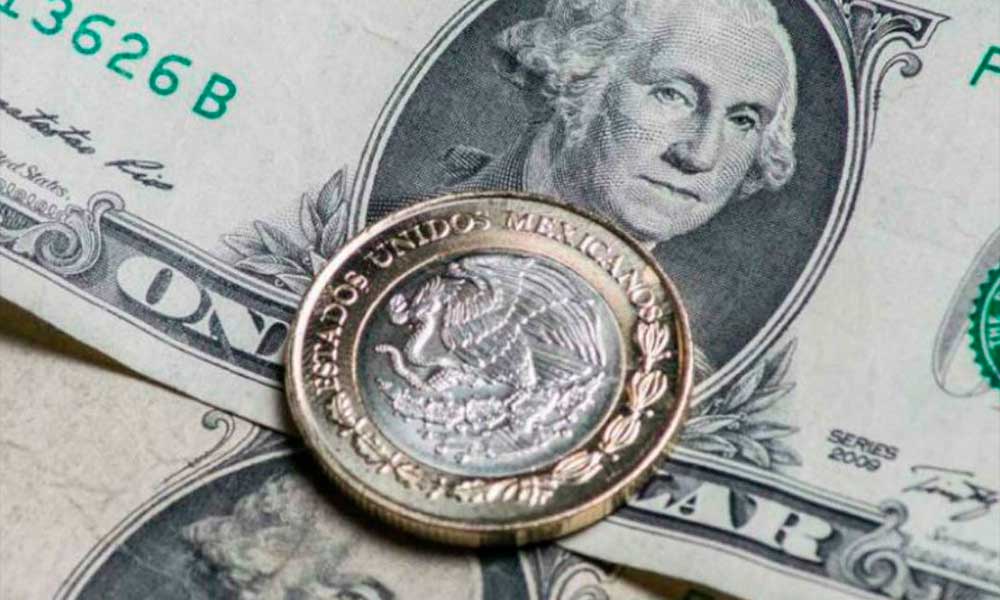 Dólar baja y se vende en 18.96 pesos en bancos capitalinos