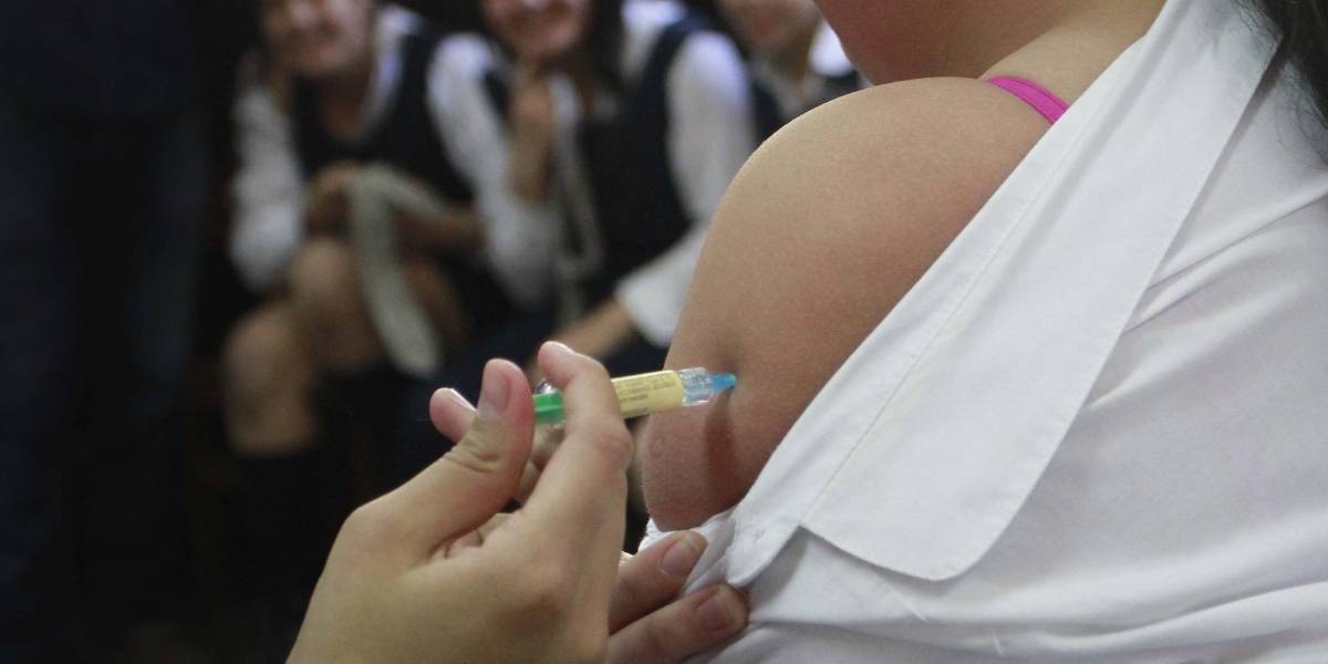 Piden autoridades de salud no desconfiar de la vacuna para prevenir el virus del papiloma humano en adolescentes